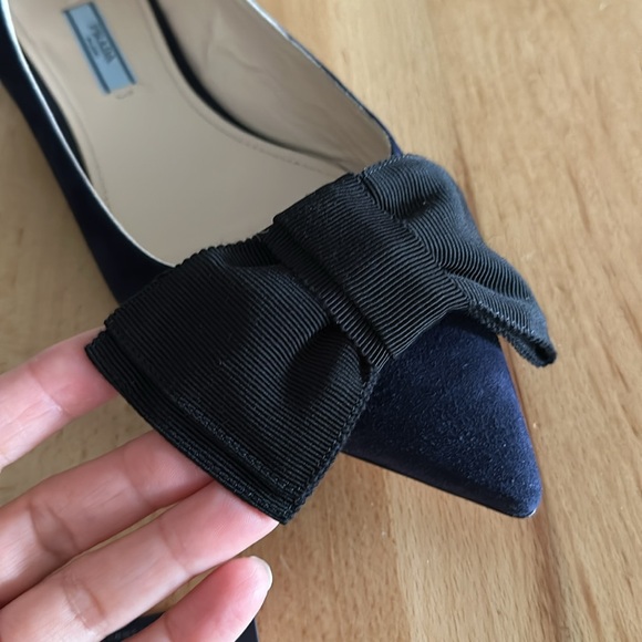 NIB 🩵 PRADA Pointed Toe Suede Flats with Bow - Picture 5 of 13